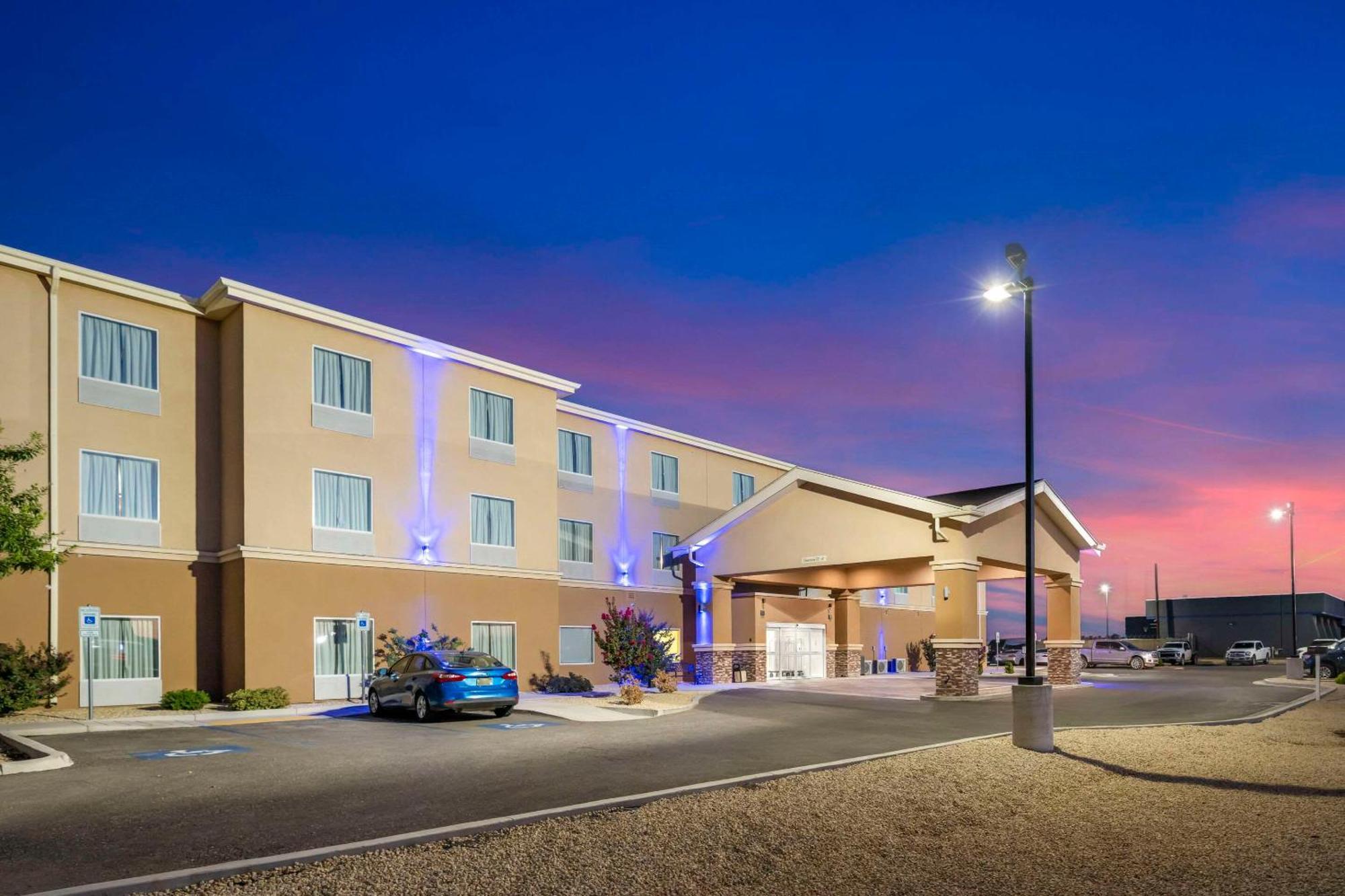 Quality Inn & Suites Carlsbad Caverns Area Εξωτερικό φωτογραφία