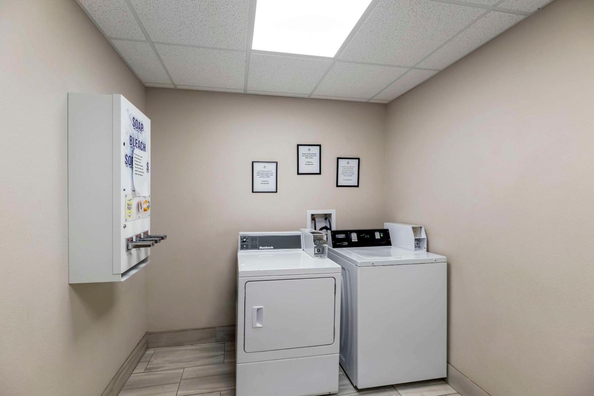 Quality Inn & Suites Carlsbad Caverns Area Εξωτερικό φωτογραφία