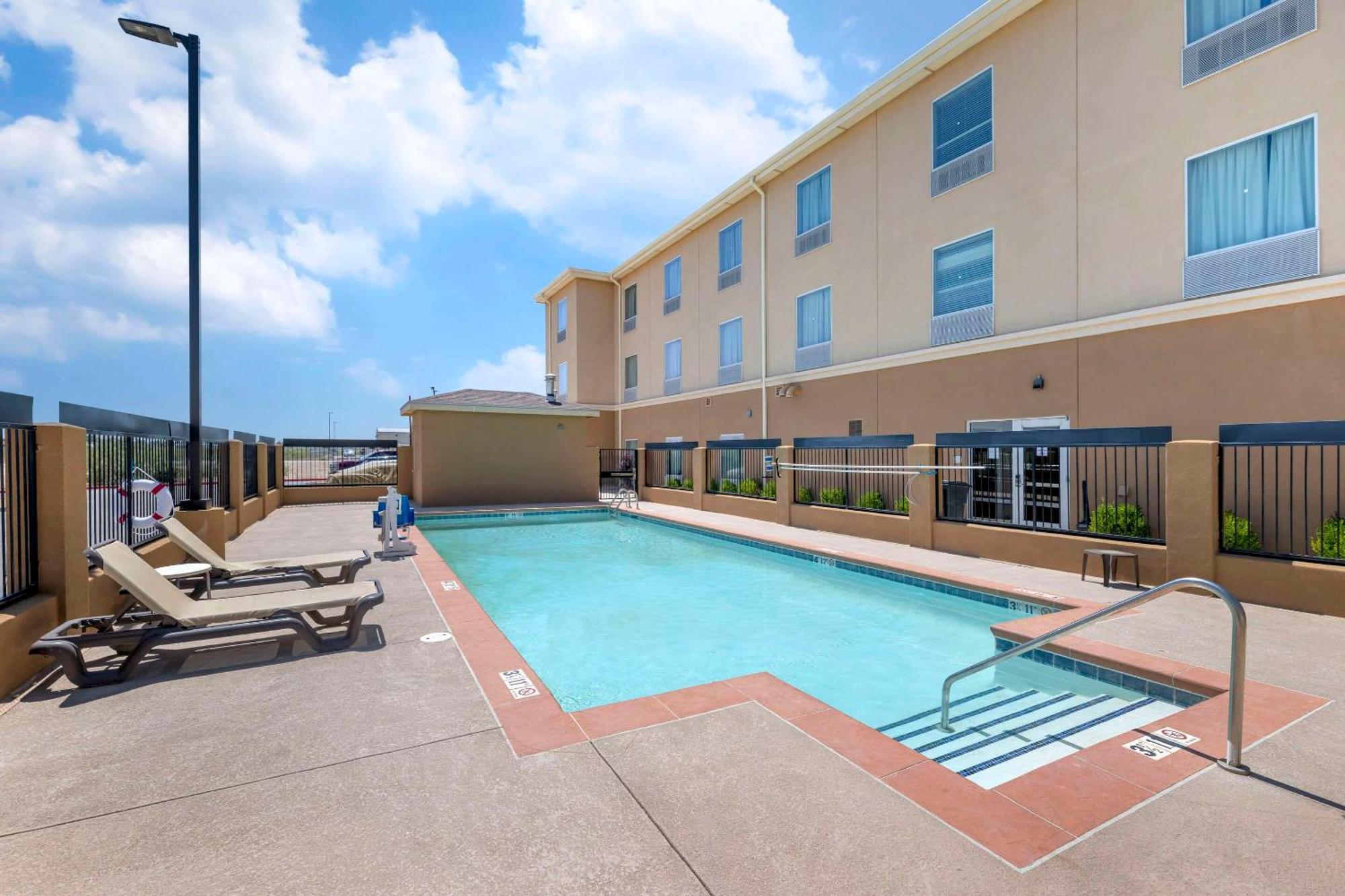Quality Inn & Suites Carlsbad Caverns Area Εξωτερικό φωτογραφία